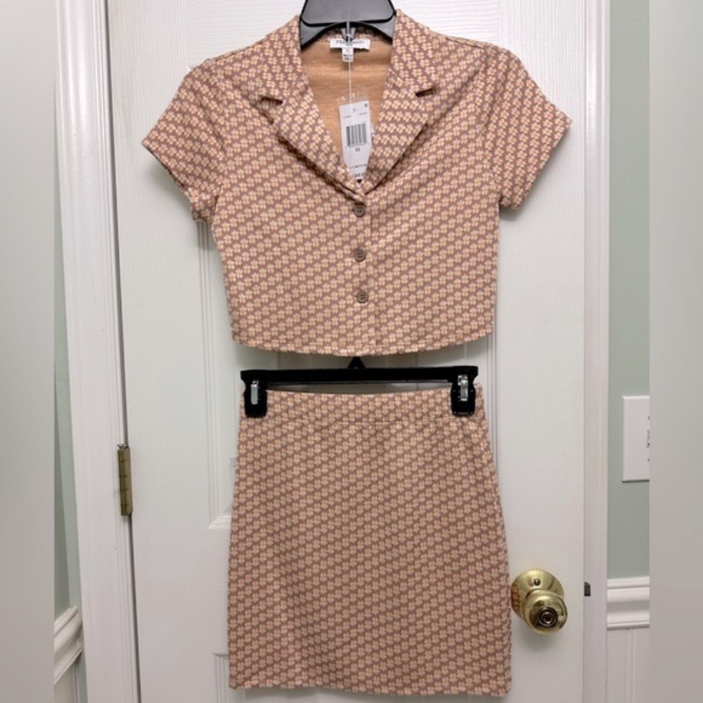 XS Dusty Pink/Daisy Two-Piece Cropped Shirt & Skirt Set